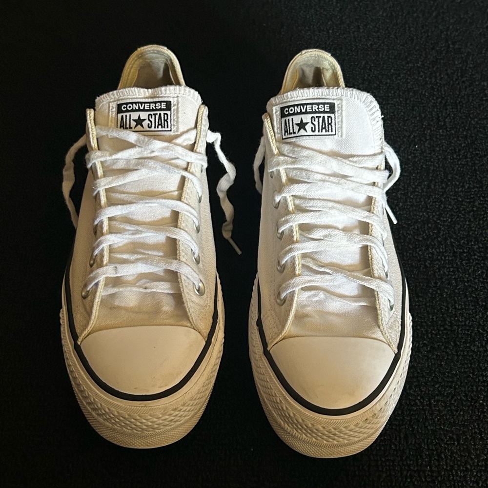 Converse Chuck Taylor All Star White #560251F  women’s size 9